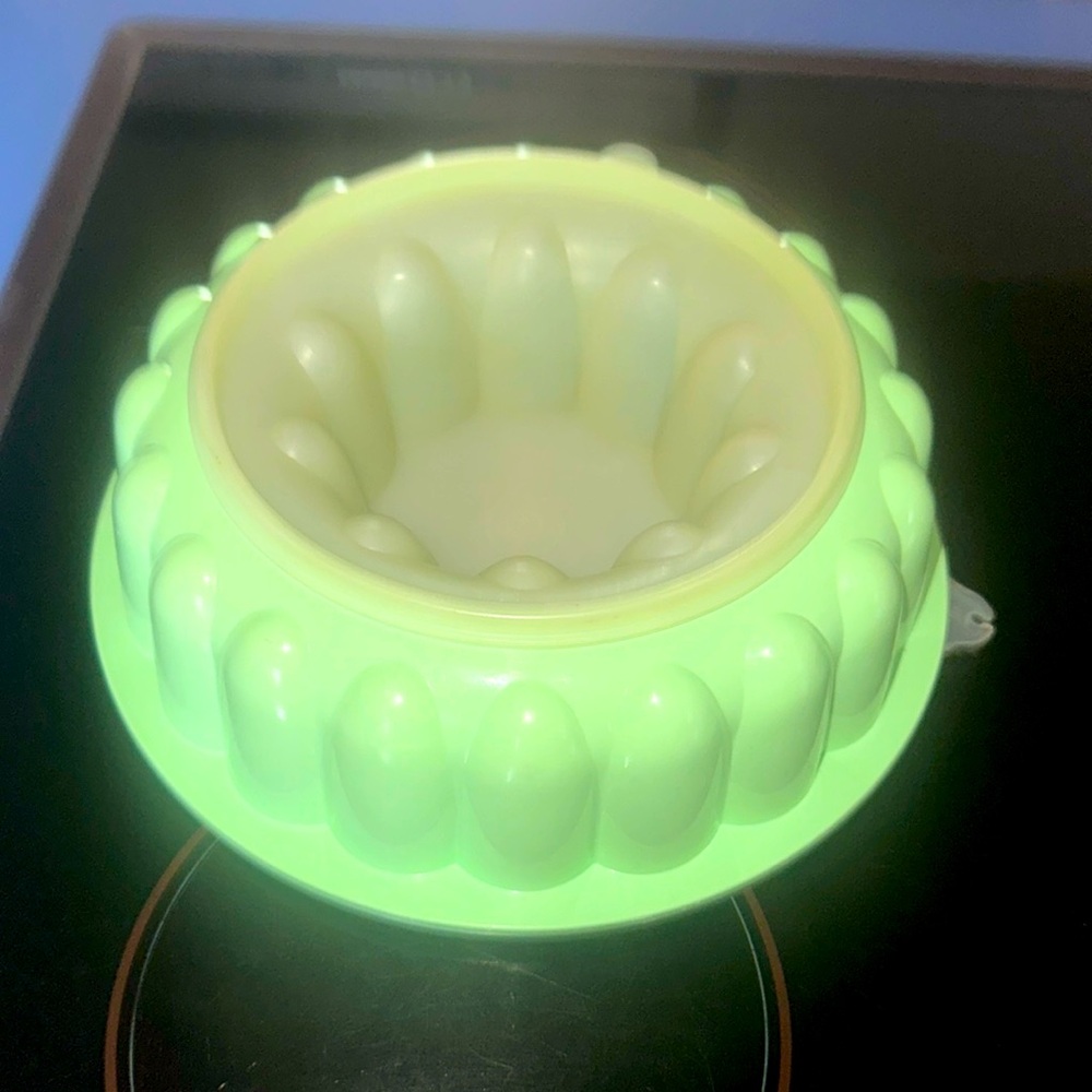 Vintage Tupperware Jello Mold 1201 Mint Green With Lid 3 Piece